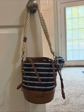Steve Madden Navy, Cream & Tan Bucket Crossbody w/Rope Strap NWOT